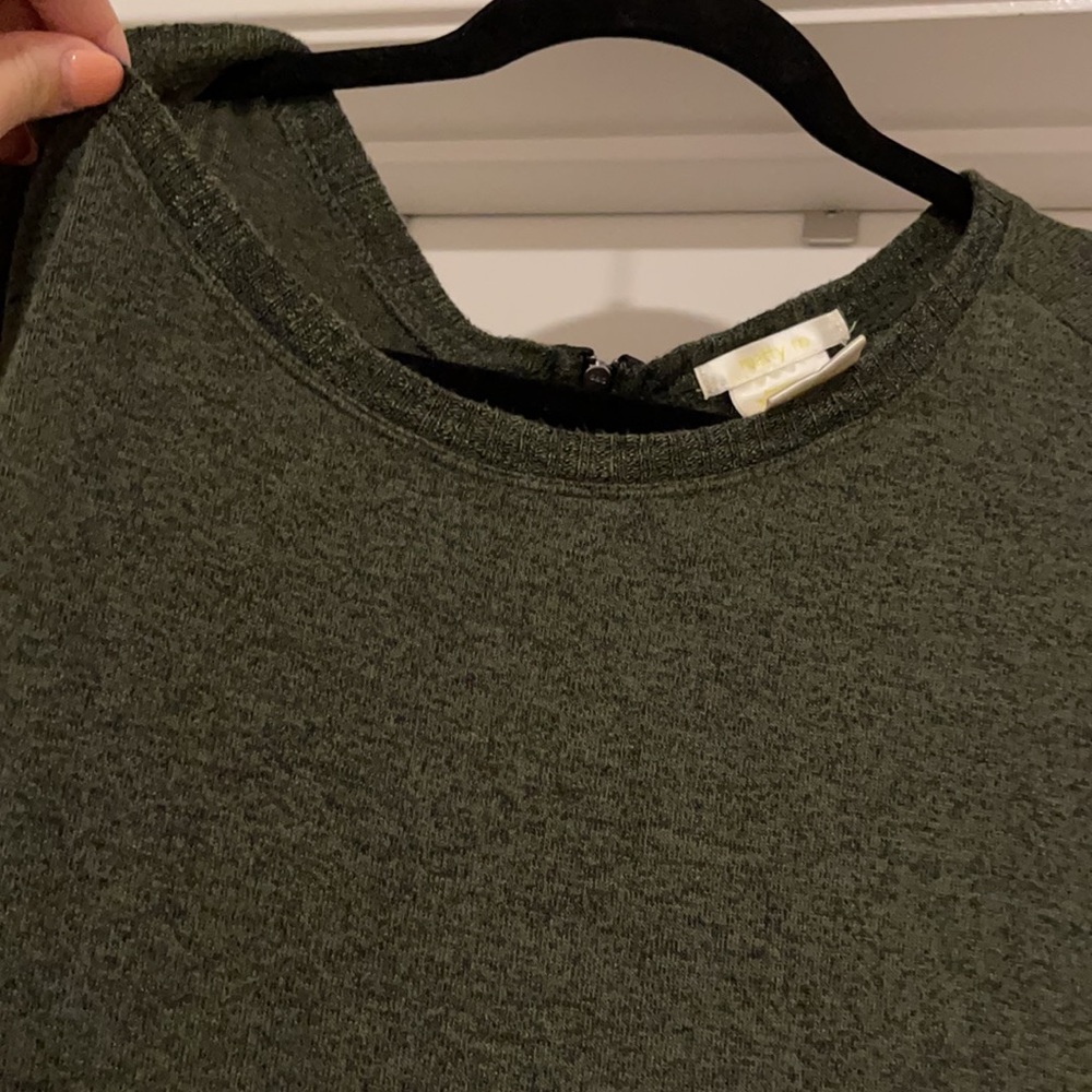Army green high low, zippered back top - Picture 2 of 3